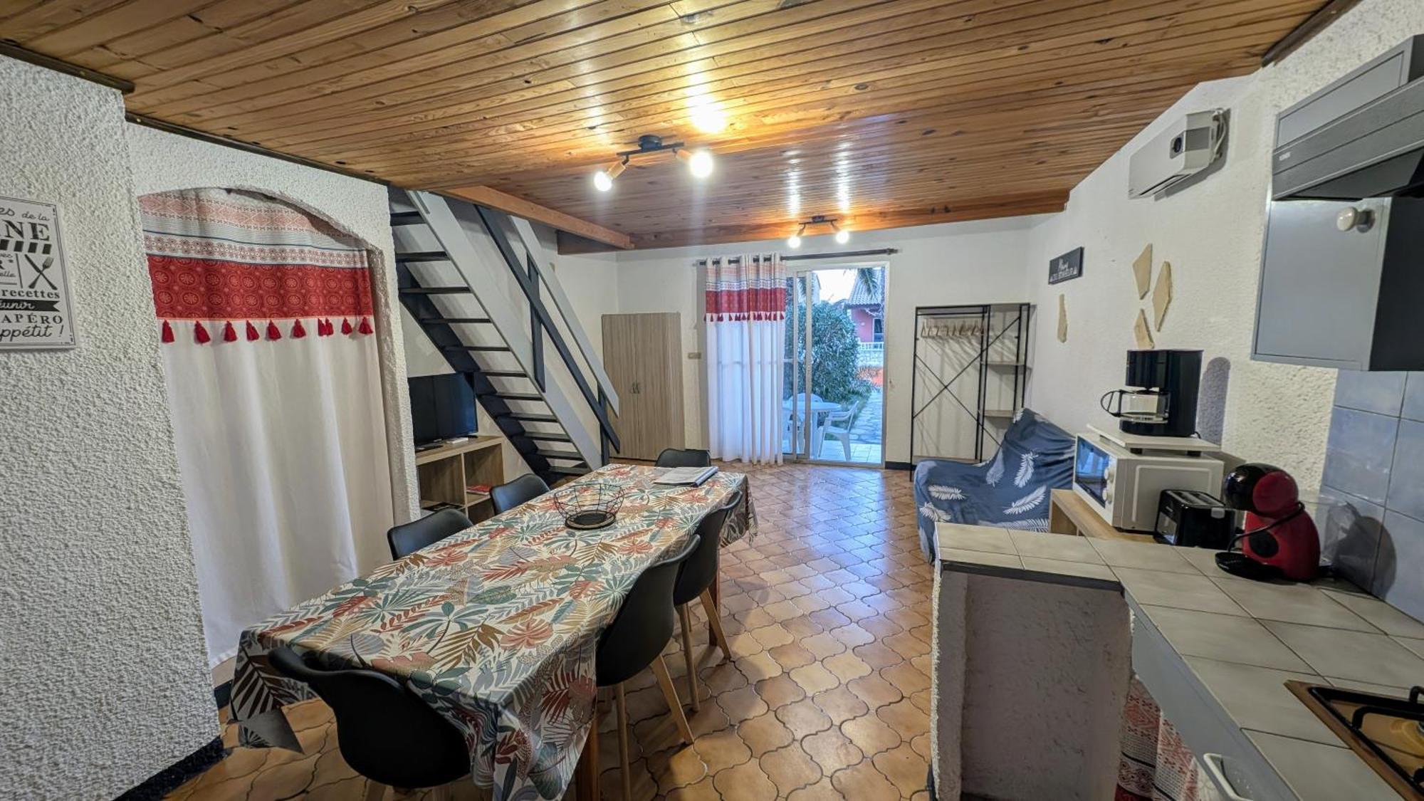 Gite La Capelle Roquefort Des Corbieres Sigean Narbonne Aude Номер фото